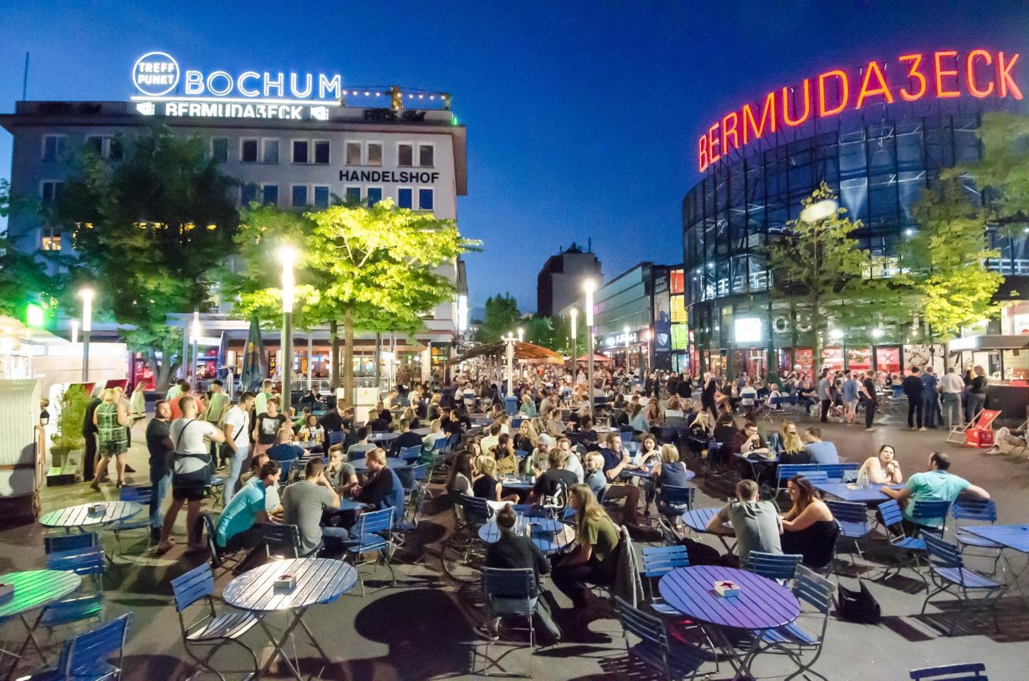 Feelslikehome - Urbane Altbauwohnung Mit Dachterasse& Parkplatz Bochum Exteriör bild