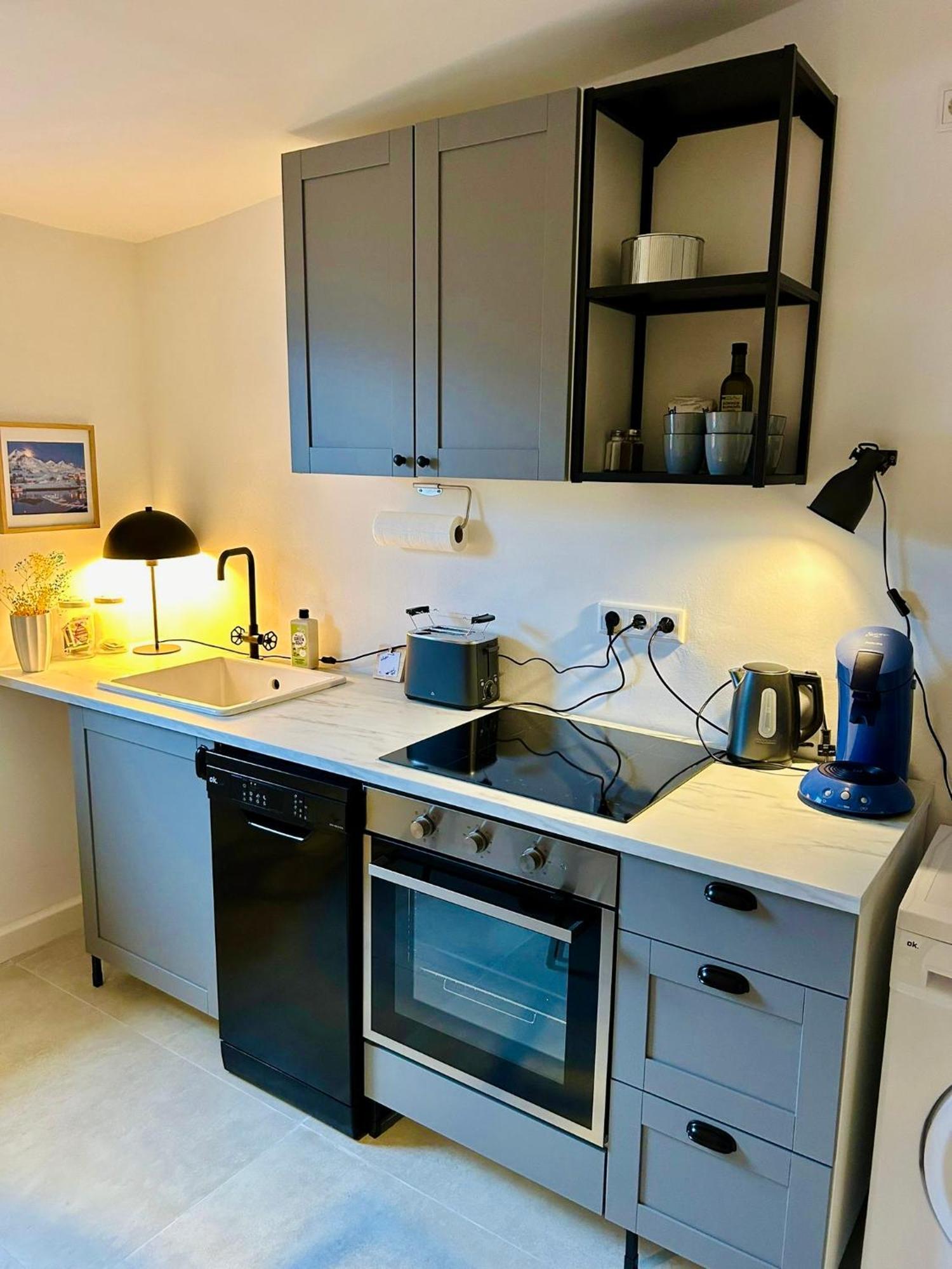 Feelslikehome - Urbane Altbauwohnung Mit Dachterasse& Parkplatz Bochum Exteriör bild