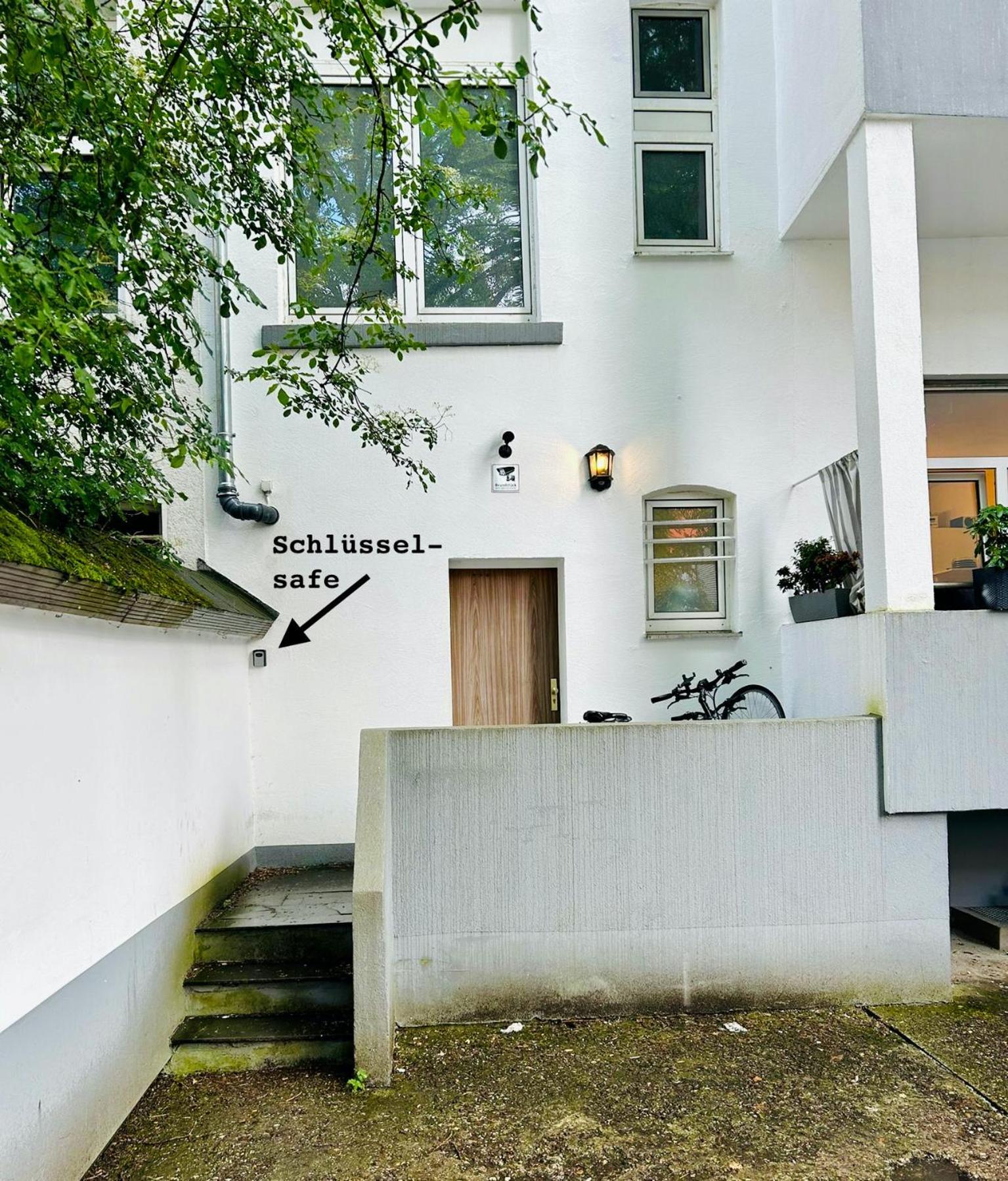 Feelslikehome - Urbane Altbauwohnung Mit Dachterasse& Parkplatz Bochum Exteriör bild